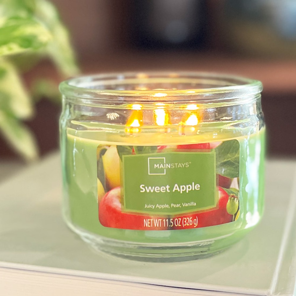 شمعة في وعاء زجاجي أزرق برائحة - مراجعة Home Fragrance Candles وسعره